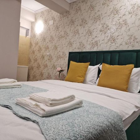 Laroka House Beautiful Apartment Universitate Center Bukarest Exterior foto