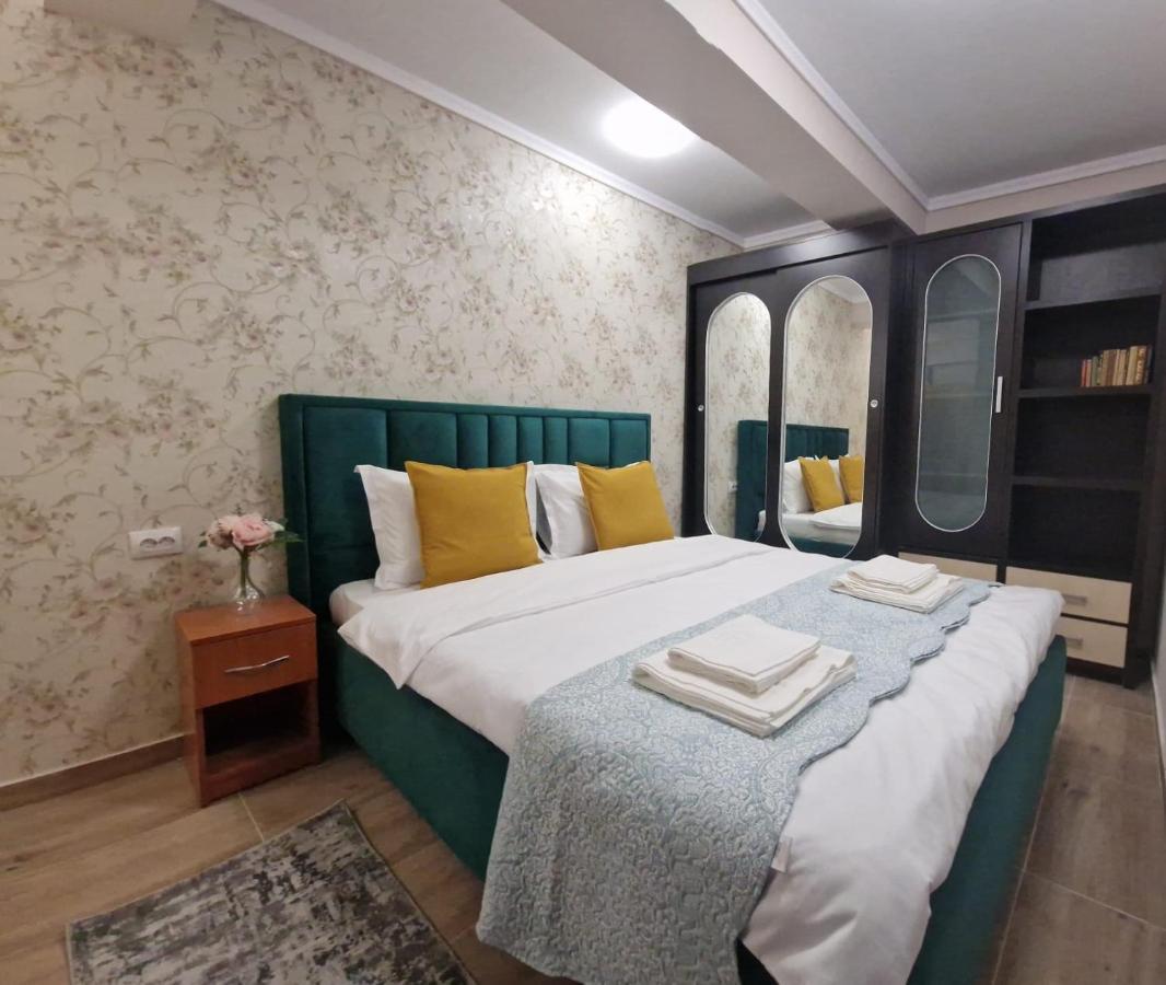 Laroka House Beautiful Apartment Universitate Center Bukarest Exterior foto